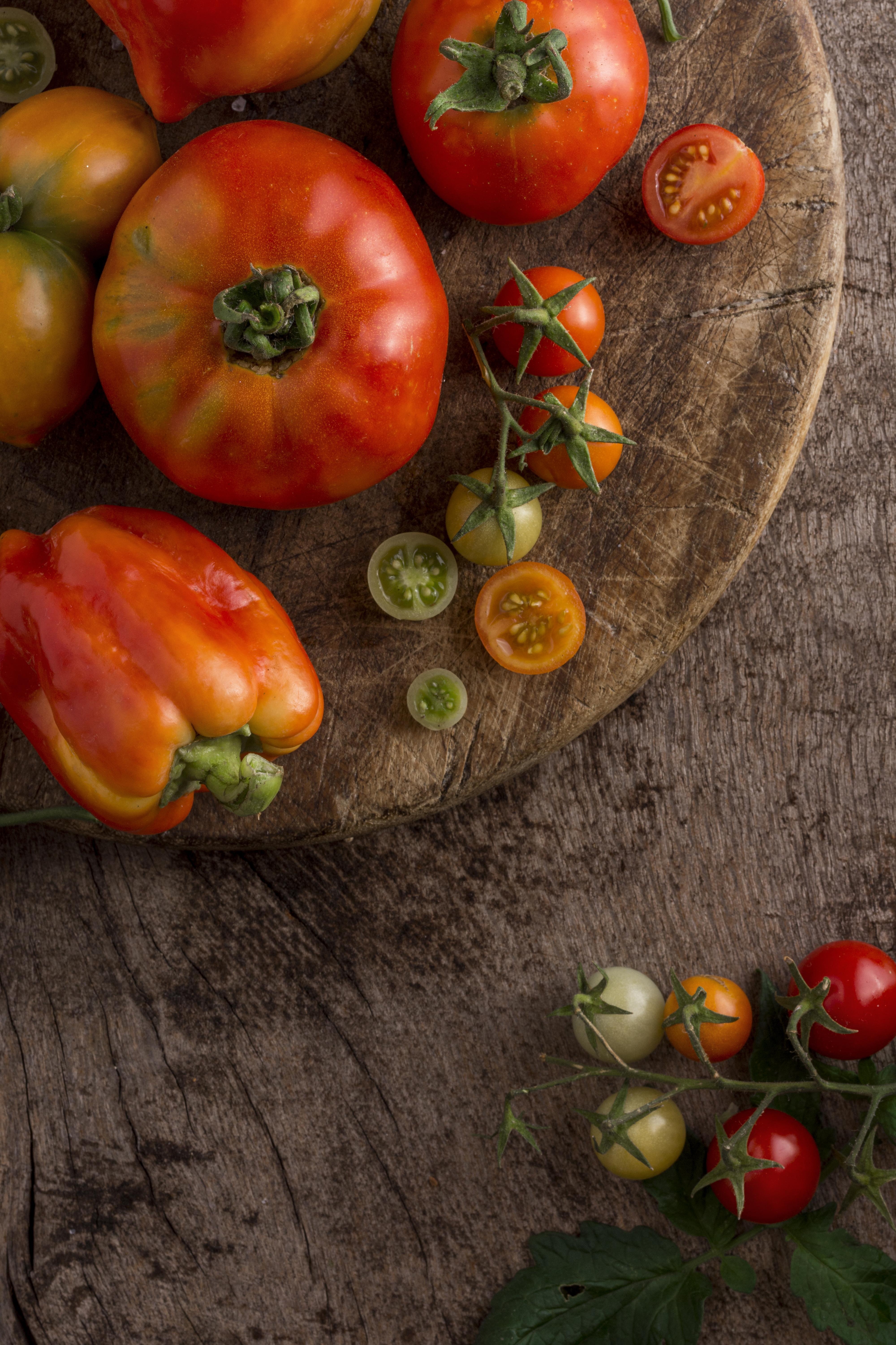 Italiaanse tomaten in houten kist